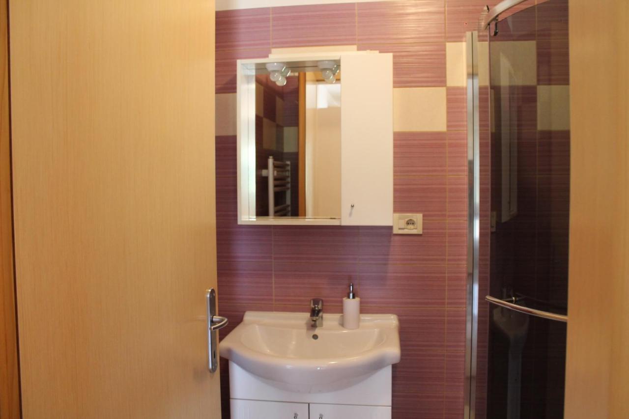Apartmani Klaudija Valun Exterior foto