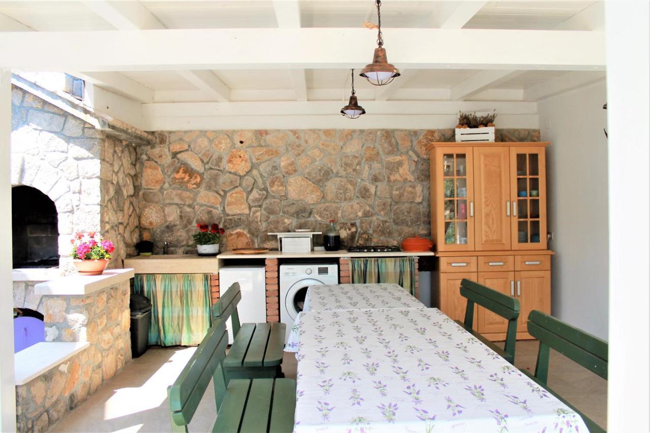 Apartmani Klaudija Valun Exterior foto