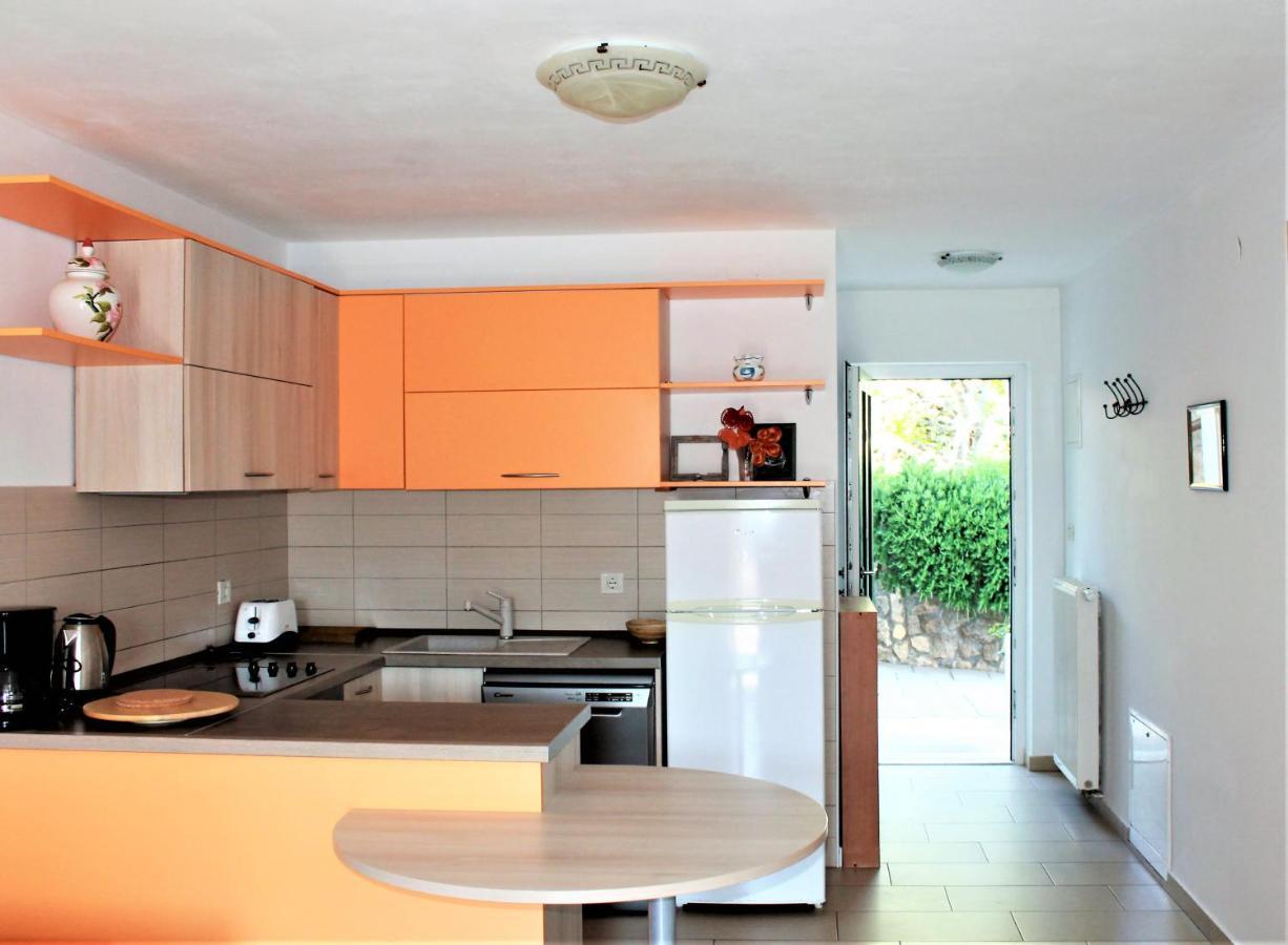 Apartmani Klaudija Valun Exterior foto