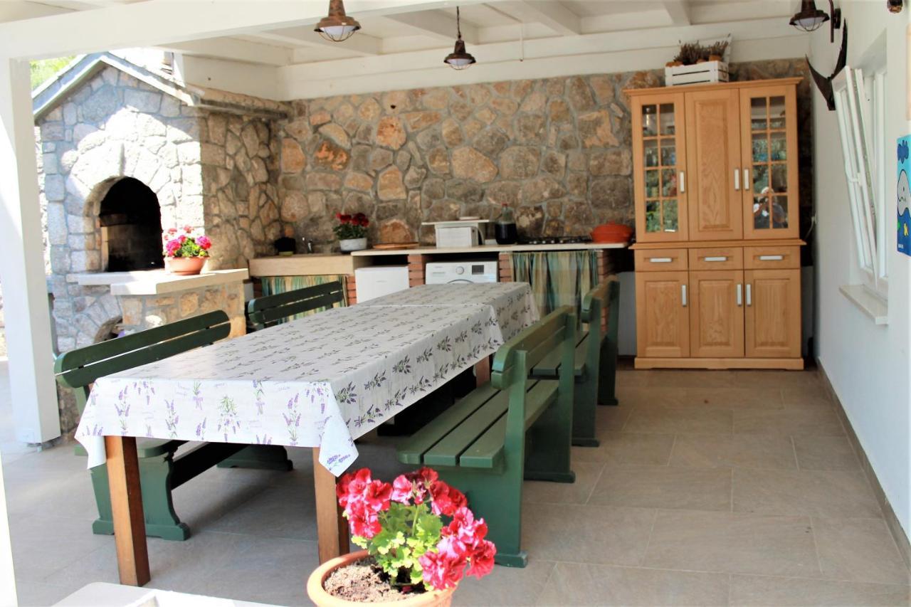 Apartmani Klaudija Valun Exterior foto