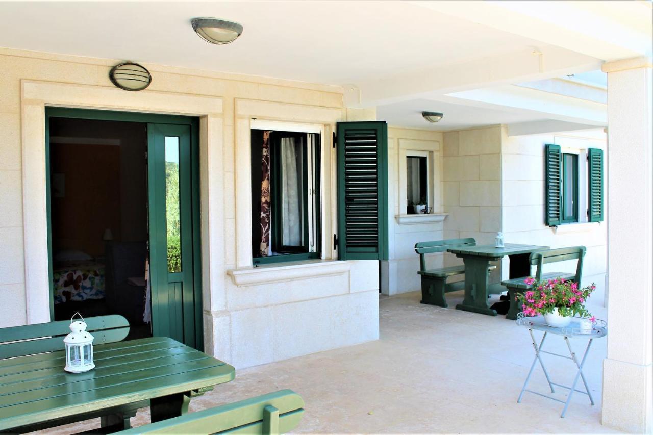 Apartmani Klaudija Valun Exterior foto