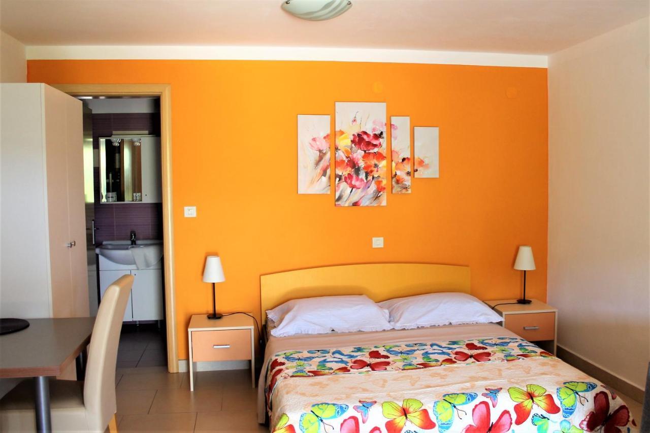 Apartmani Klaudija Valun Exterior foto