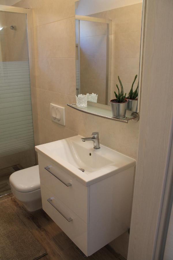 Apartmani Klaudija Valun Exterior foto