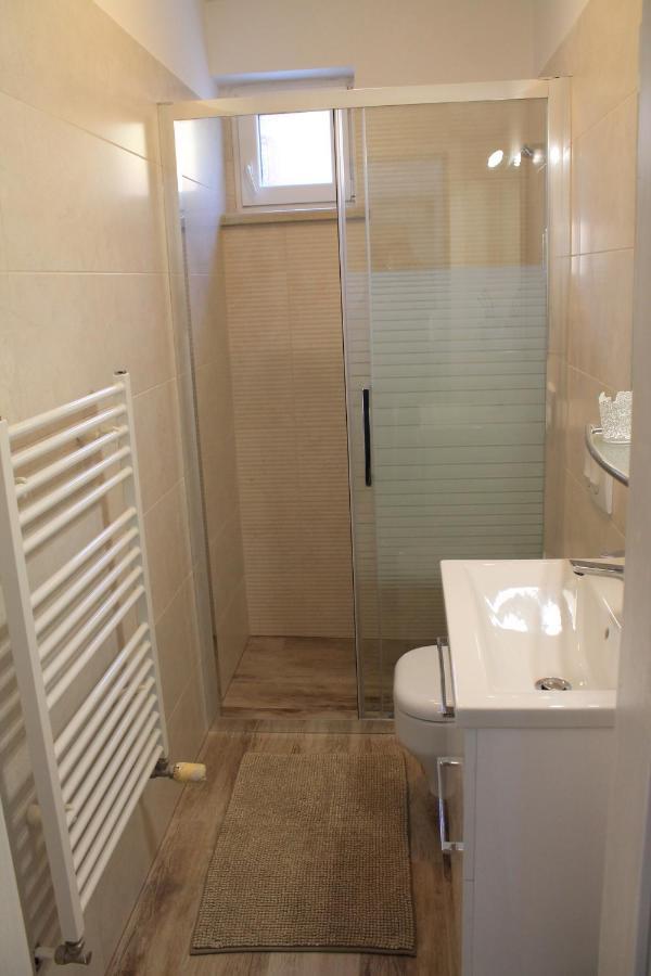 Apartmani Klaudija Valun Exterior foto
